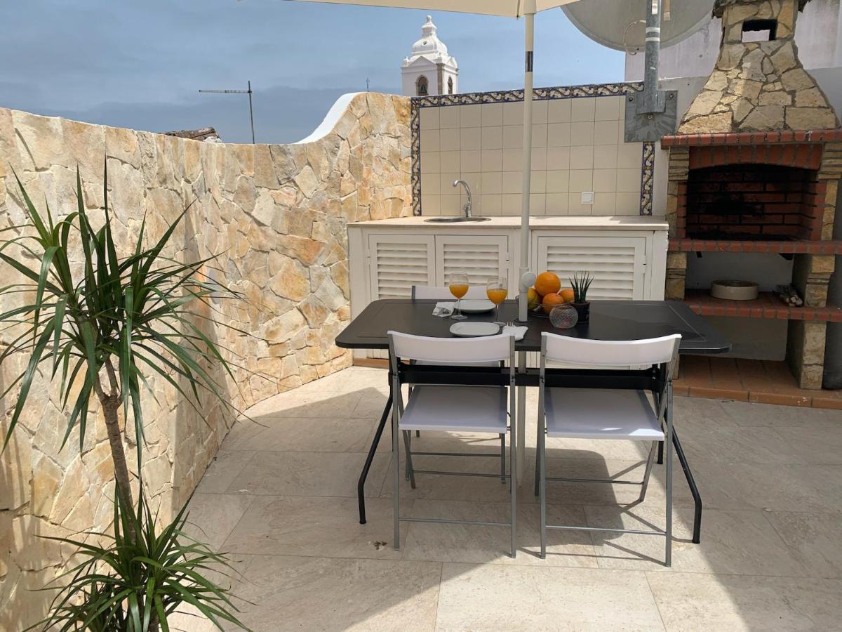 House With A Bbq Terrace In The Centre Of Lagos Exterior foto